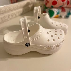 Platform crocs -white